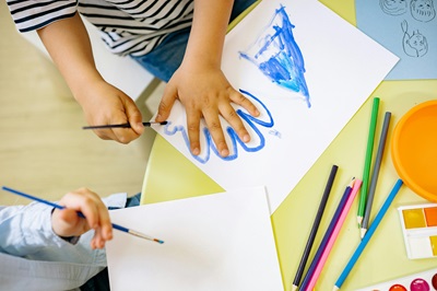 The Role of Art Education in Enhancing Children's Creativity - Hadaf.af Blog Post
